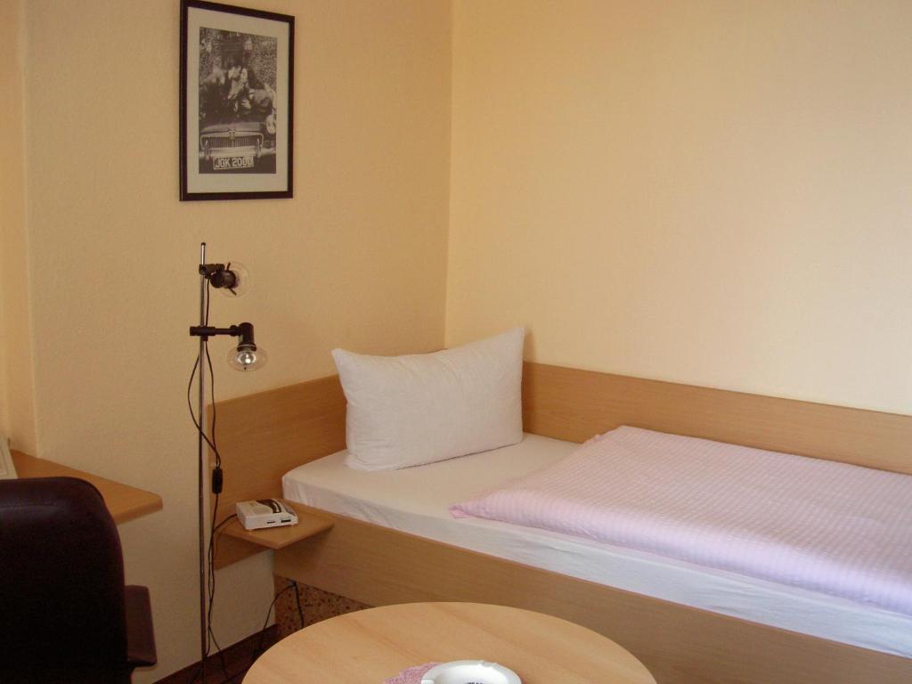 Hotel Gesellschaftshaus Bergen Auf Rugen Oda fotoğraf