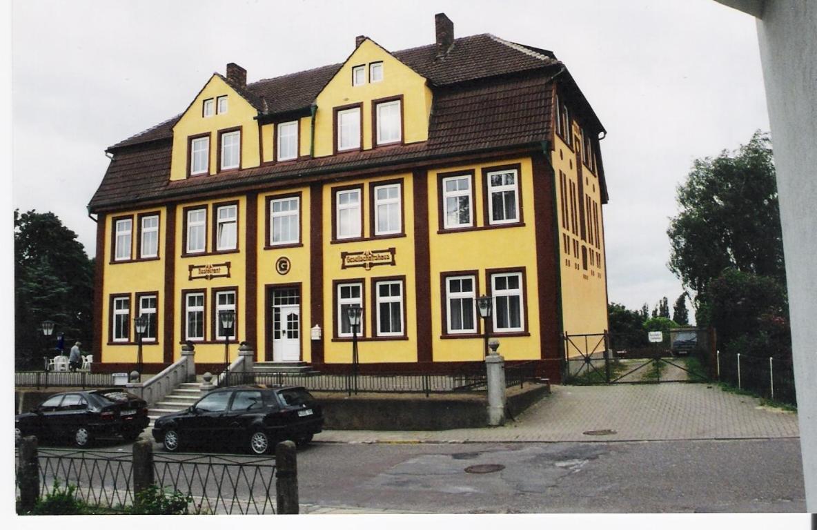 Hotel Gesellschaftshaus Bergen Auf Rugen Dış mekan fotoğraf
