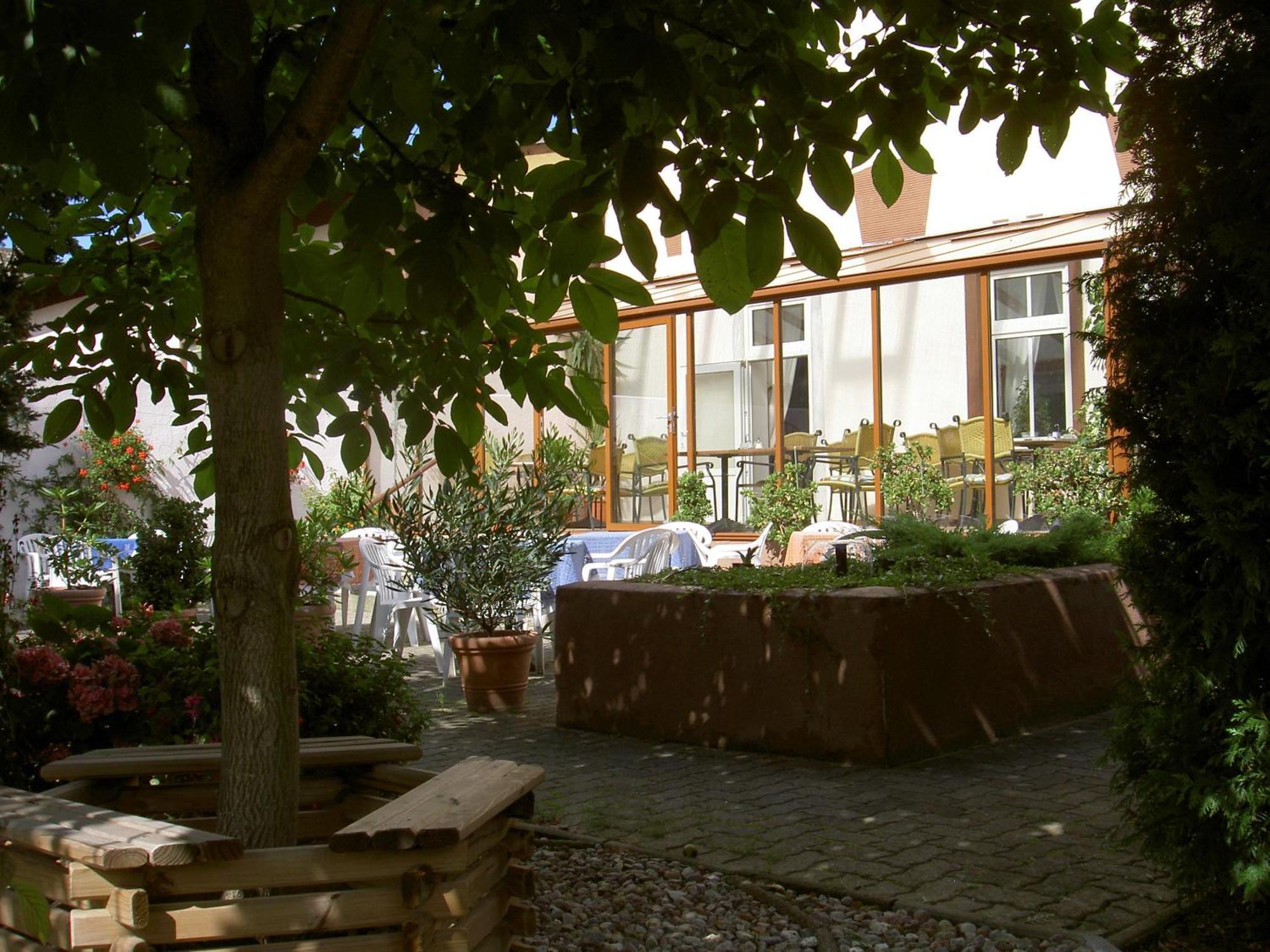 Hotel Gesellschaftshaus Bergen Auf Rugen Dış mekan fotoğraf